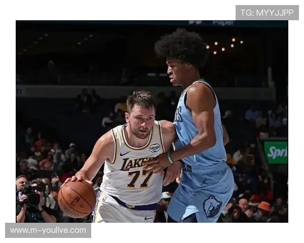 湖人首节轰45分创赛季纪录，东契奇单节主导进攻浪潮